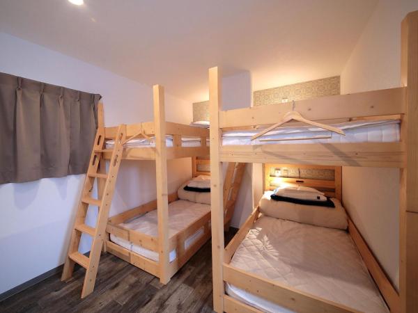 Trip & Sleep Hostel : photo 3 de la chambre chambre familiale avec salle de bains commune