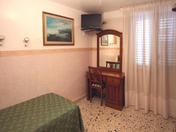 Hotel Cortese : photo 4 de la chambre chambre simple avec salle de bains privative