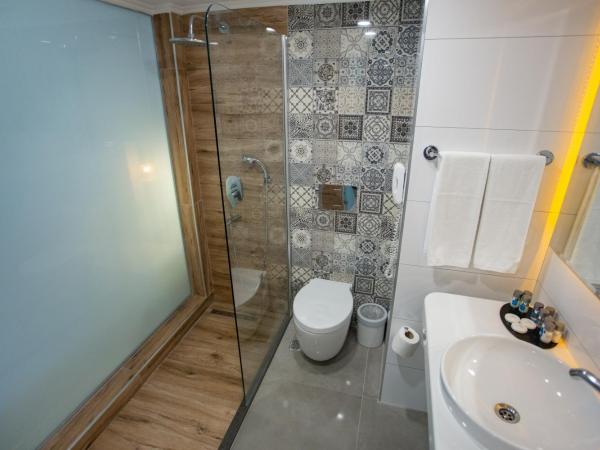 Le Bleu Hotel & Resort Kusadasi : photo 7 de la chambre chambre double ou lits jumeaux avec vue sur les terres