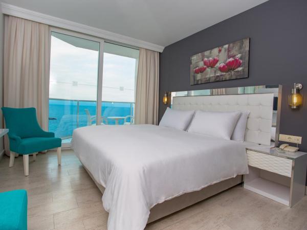Le Bleu Hotel & Resort Kusadasi : photo 5 de la chambre chambre double ou lits jumeaux - vue sur mer