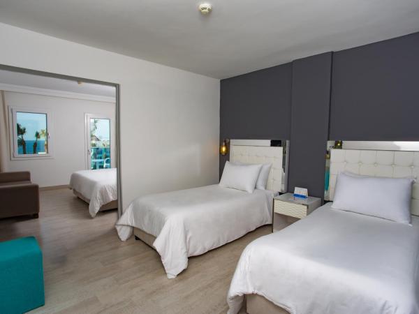 Le Bleu Hotel & Resort Kusadasi : photo 5 de la chambre chambre familiale - vue sur mer