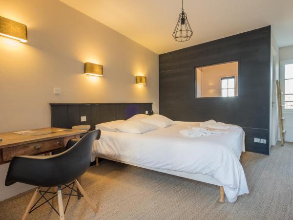 L'Île Ô Château : photo 1 de la chambre chambre double supérieure - vue sur château