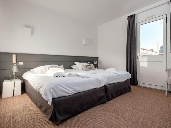 L'Île Ô Château : photo 10 de la chambre chambre double supérieure - vue sur piscine