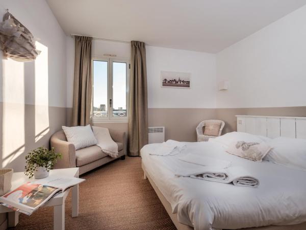 L'Île Ô Château : photo 1 de la chambre chambre double supérieure - vue sur piscine