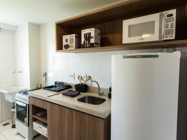 RioStay Residence - Riocentro : photo 1 de la chambre studio avec cuisine