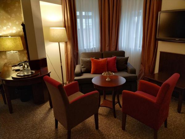 Hotel Stare Miasto Old Town : photo 2 de la chambre chambre deluxe double ou lits jumeaux
