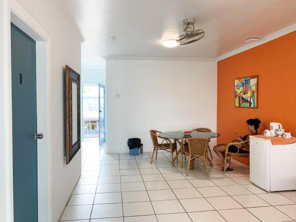Caravella Backpackers : photo 10 de la chambre apartment with private bathroom and shared kitchen
