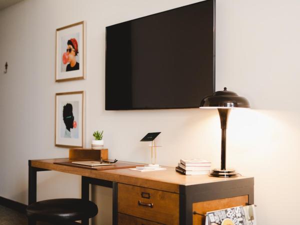 The Last Hotel : photo 5 de la chambre suite junior avec canapé-lit