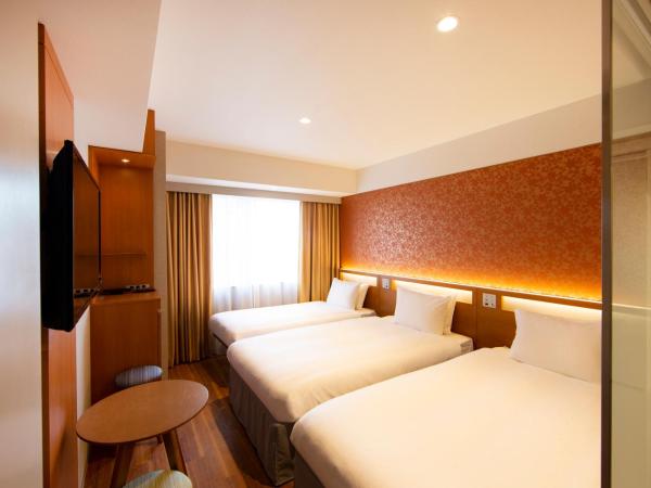 karaksa hotel grande Shin-Osaka Tower : photo 4 de la chambre chambre lits jumeaux avec lit d'appoint - non-fumeurs