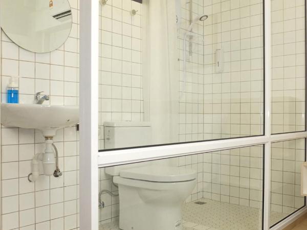 Minima 8 : photo 6 de la chambre chambre double avec salle de bains privative