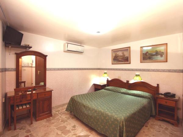 Hotel Cortese : photo 10 de la chambre chambre double ou lits jumeaux avec salle de bains privative