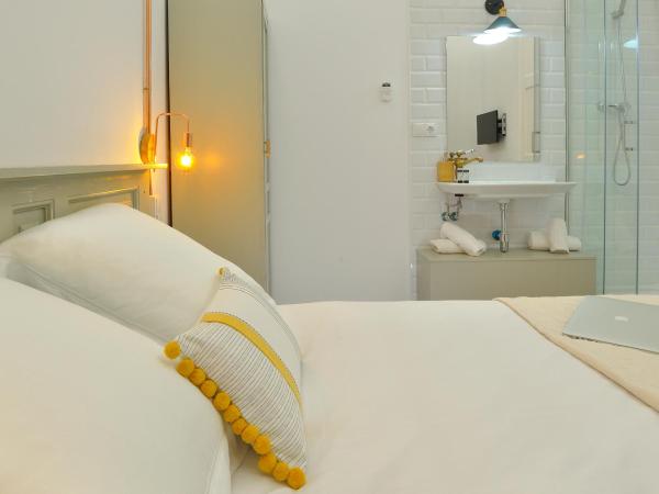 Hostal Girona : photo 4 de la chambre chambre double ou lits jumeaux Économique avec salle de bains commune