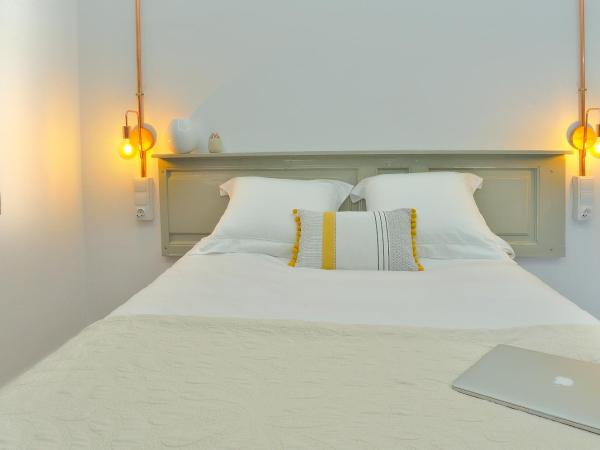 Hostal Girona : photo 3 de la chambre chambre double ou lits jumeaux Économique avec salle de bains commune