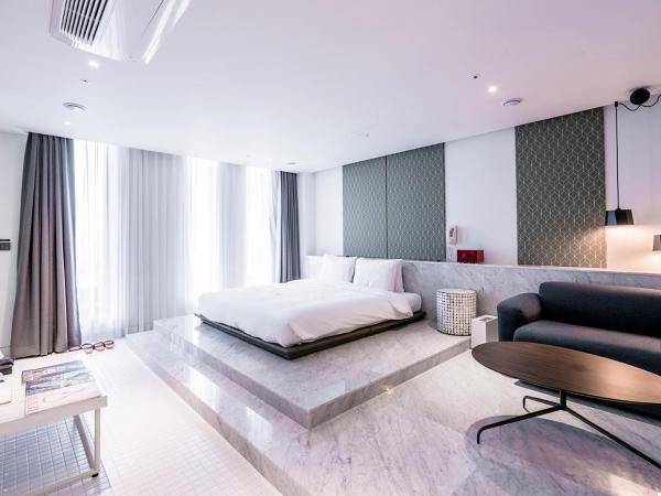 Patio 7 : photo 7 de la chambre suite avec balcon