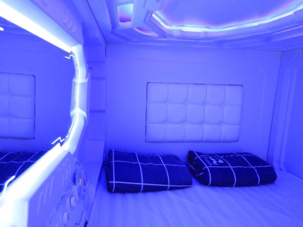 Spacepod@hive : photo 2 de la chambre capsule double dans dortoir mixte