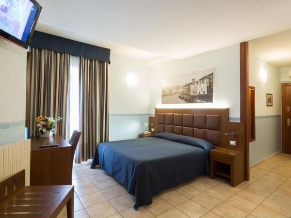 Hotel Terminus & Plaza : photo 5 de la chambre chambre double ou lits jumeaux supérieure