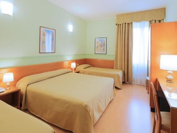 Hotel Terminus & Plaza : photo 3 de la chambre chambre quadruple
