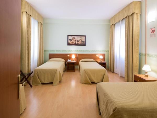 Hotel Terminus & Plaza : photo 1 de la chambre chambre triple
