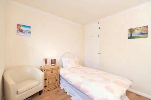 TDM Bachelot Lettings Ltd : photo 4 de la chambre chambre double ou lits jumeaux - vue sur jardin