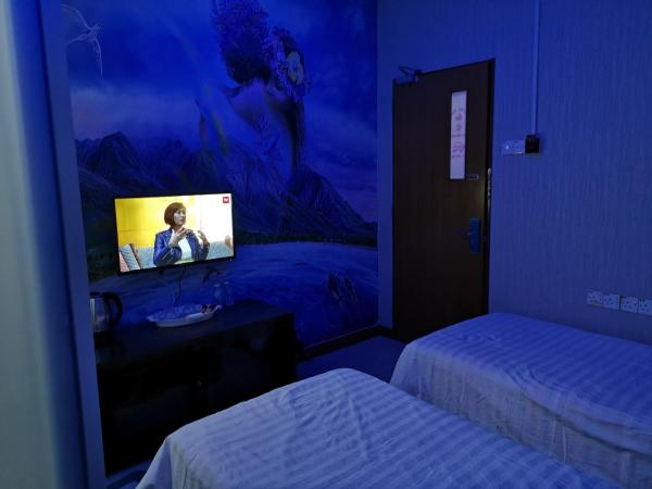 Home Inn Hotel : photo 3 de la chambre chambre lits jumeaux avec salle de bains privative