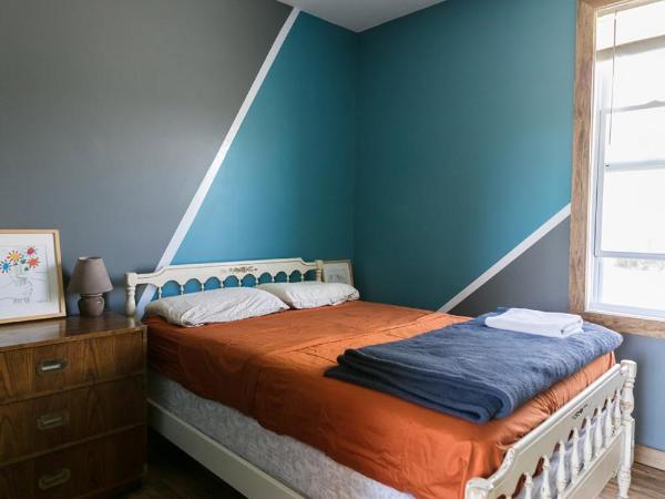 Hostel Detroit : photo 2 de la chambre chambre double avec salle de bains commune