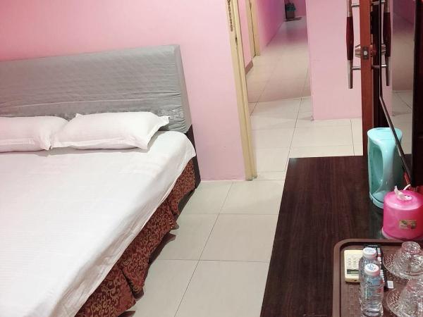 Home Inn Hotel : photo 2 de la chambre chambre double avec salle de bains privative