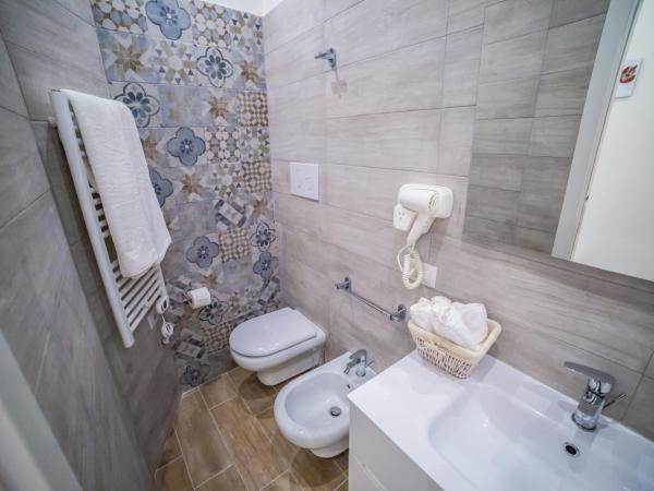 B&B Opera dei Pupi : photo 10 de la chambre chambre double deluxe avec douche