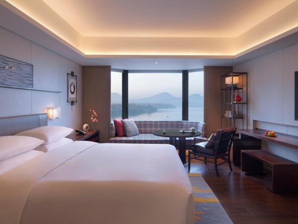 Grand Hyatt Hangzhou : photo 1 de la chambre chambre lit king-size - vue sur lac