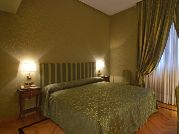 Grand Hotel Vesuvio : photo 3 de la chambre chambre lit king-size classique