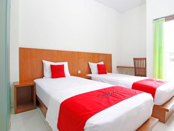 RedDoorz @ Turangga Sari : photo 2 de la chambre chambre lits jumeaux