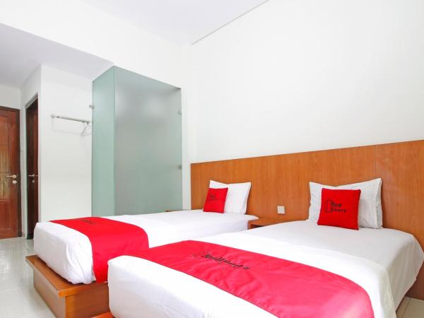 RedDoorz @ Turangga Sari : photo 5 de la chambre chambre lits jumeaux