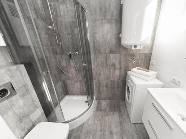 2 Nights Apartments - great location, right next to Main Rail and Bus Station, 10 min to Main Square by foot : photo 4 de la chambre appartement