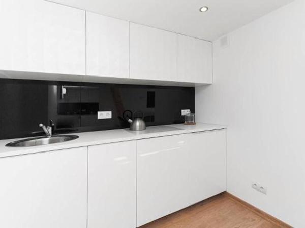 2 Nights Apartments - great location, right next to Main Rail and Bus Station, 10 min to Main Square by foot : photo 3 de la chambre appartement avec balcon