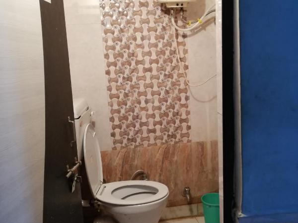Royal Heritage Guest House : photo 3 de la chambre chambre simple avec salle de bains privative