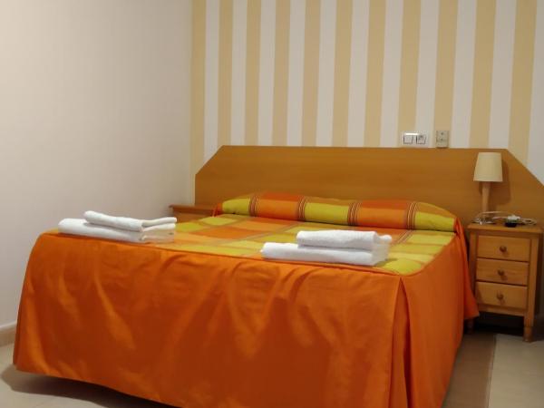 Pension Dominguez : photo 3 de la chambre chambre simple avec salle de bains