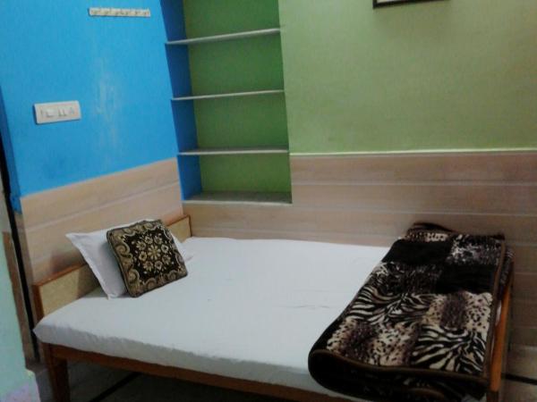 Royal Heritage Guest House : photo 4 de la chambre chambre simple avec salle de bains privative