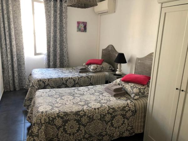 Hôtel Restaurant Le Provençal : photo 1 de la chambre chambre lits jumeaux