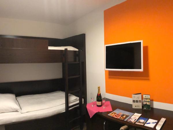 Hotel König : photo 3 de la chambre chambre lits jumeaux avec lit superposé