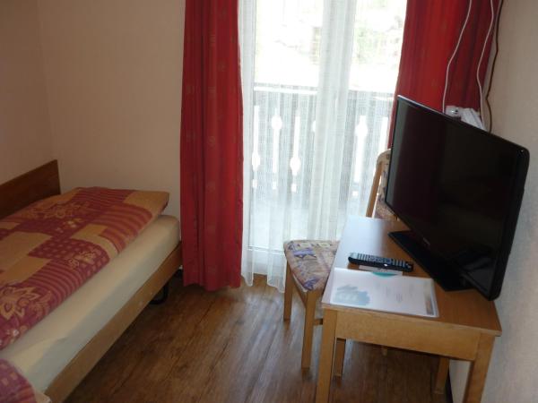 Hotel Europa Guest House : photo 5 de la chambre très petite chambre simple basique sans douche