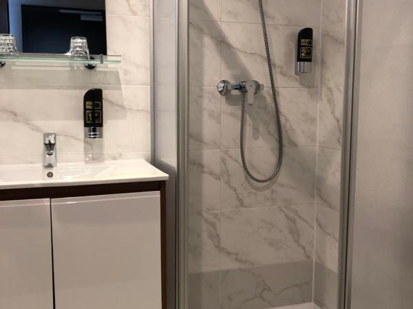 Hotel König : photo 9 de la chambre chambre double