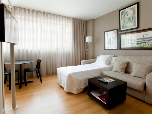 Aparthotel Atenea Barcelona : photo 2 de la chambre chambre triple