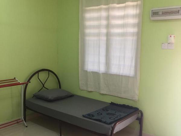 Santai Lots Cherating : photo 2 de la chambre chambre triple basique