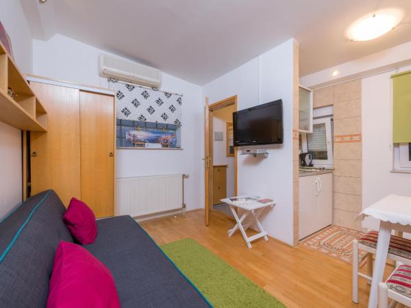 Rooms Mira by Anastasia : photo 9 de la chambre chambre triple classique