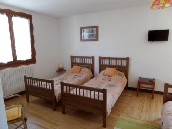 Maison d' hôtes Tranquyl : photo 1 de la chambre chambre quadruple - vue sur montagnes