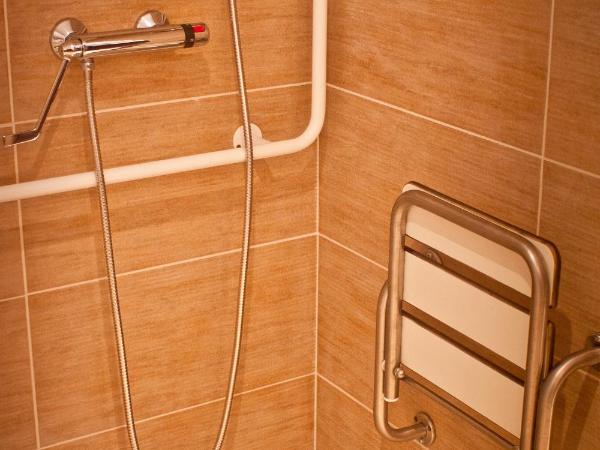 Soleil Apartman Szeged : photo 7 de la chambre chambre triple - accessible aux personnes à mobilité réduite