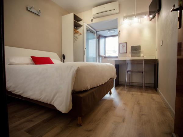 Hôtel Napoléon : photo 2 de la chambre chambre double standard