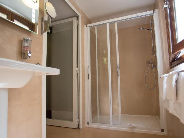 Hôtel Napoléon : photo 2 de la chambre suite junior confort