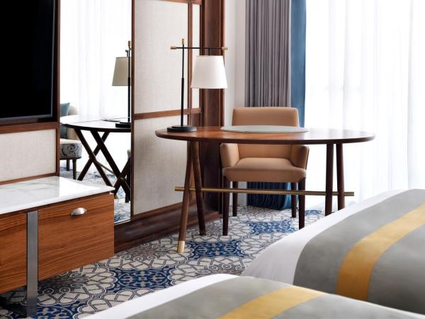 Grand Plaza Mövenpick : photo 9 de la chambre chambre lits jumeaux exécutive avec accès au salon, petit-déjeuner et boissons et canapés en soirée