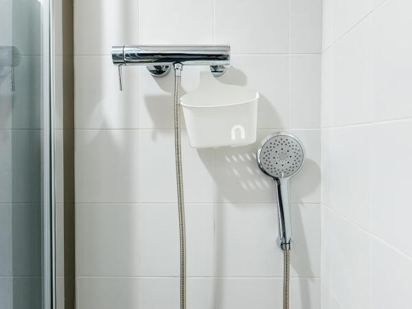 Hostal 977 : photo 8 de la chambre chambre lits jumeaux avec salle de bains privative