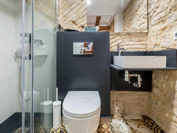 Hostal 977 : photo 8 de la chambre chambre lits jumeaux avec salle de bains privative